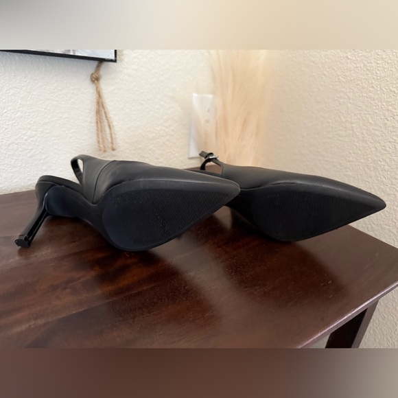 Elegant Black Slingback Heels - Picture 3 of 5